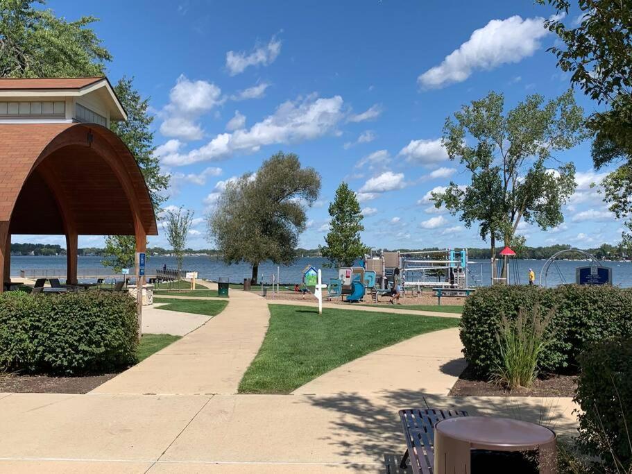 Charming And Happy Walled Lake Mi Cottage 诺维 外观 照片