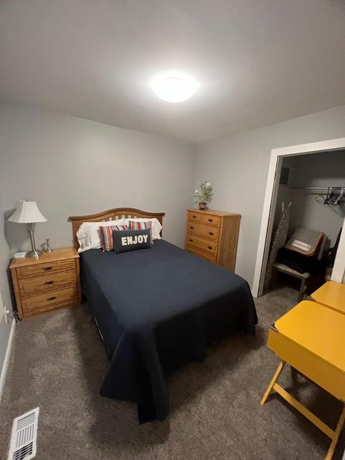 Charming And Happy Walled Lake Mi Cottage 诺维 外观 照片