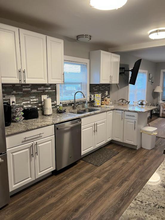 Charming And Happy Walled Lake Mi Cottage 诺维 外观 照片
